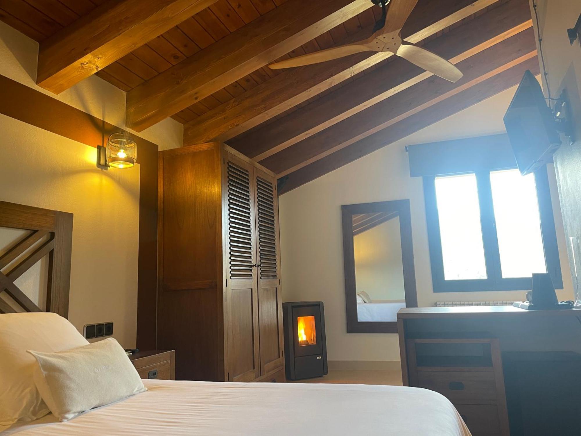 Les Flors - Hotel Rural & Cabanyes Gramos ภายนอก รูปภาพ